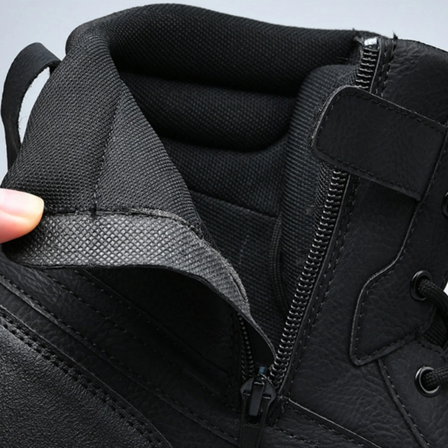 Mens  Thick-Soled High-Top Tactical Boots Non-Slip and Wear-Resistant Reathable Desert Suitable for Outdoor Hiking Climbing