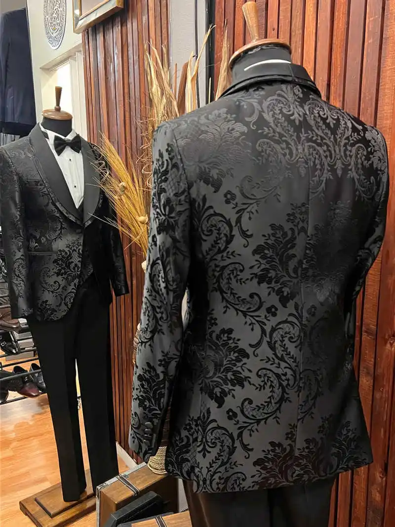 クラシックな結婚式の男性スーツビジネスウェアオーダーメイドジャカードタキシード 3 個コートベストパンツパーティー歌手新郎スーツカスタマイズ