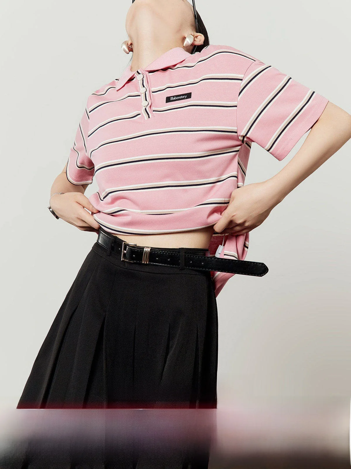 

Новая летняя свободная полосатая футболка для женщин с коротким рукавом, универсальный повседневный топ с креативным узором и воротником Хенли