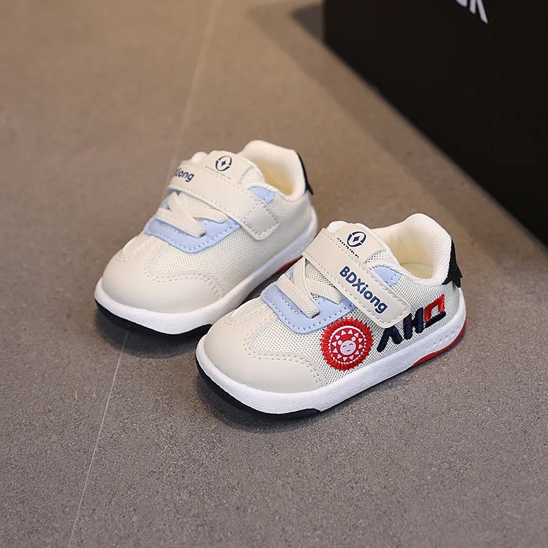 Dziewczęce buty 2025 jesień nowe buciki niemowlęce miękka podeszwa buty do chodzenia antypoślizgowe wygodne buty dziecięce modne chłopięce buty uniwersalne dziewczęce sneakersy