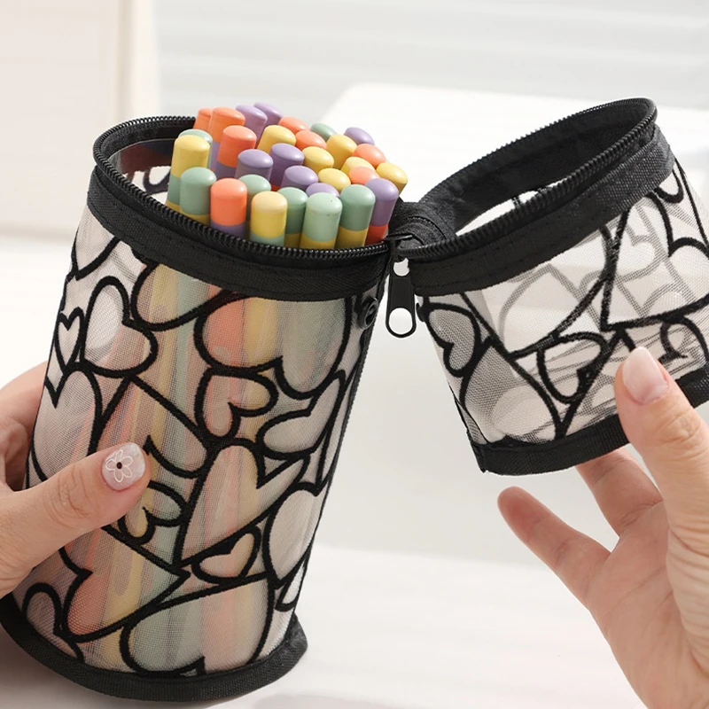 

Сетчатый вертикальный пенал — многофункциональный органайзер для канцелярских принадлежностей, макияжа и предметов первой необходимости для путешествий