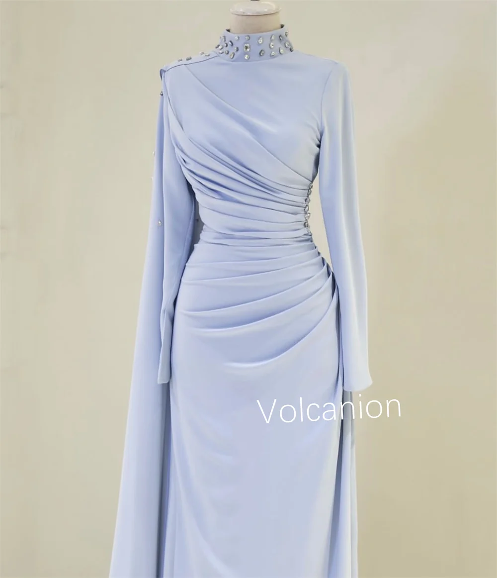 Guaina con paillettes pieghettate in jersey personalizzata Abiti lunghi asimmetrici a collo alto Qualità per occasioni su misura