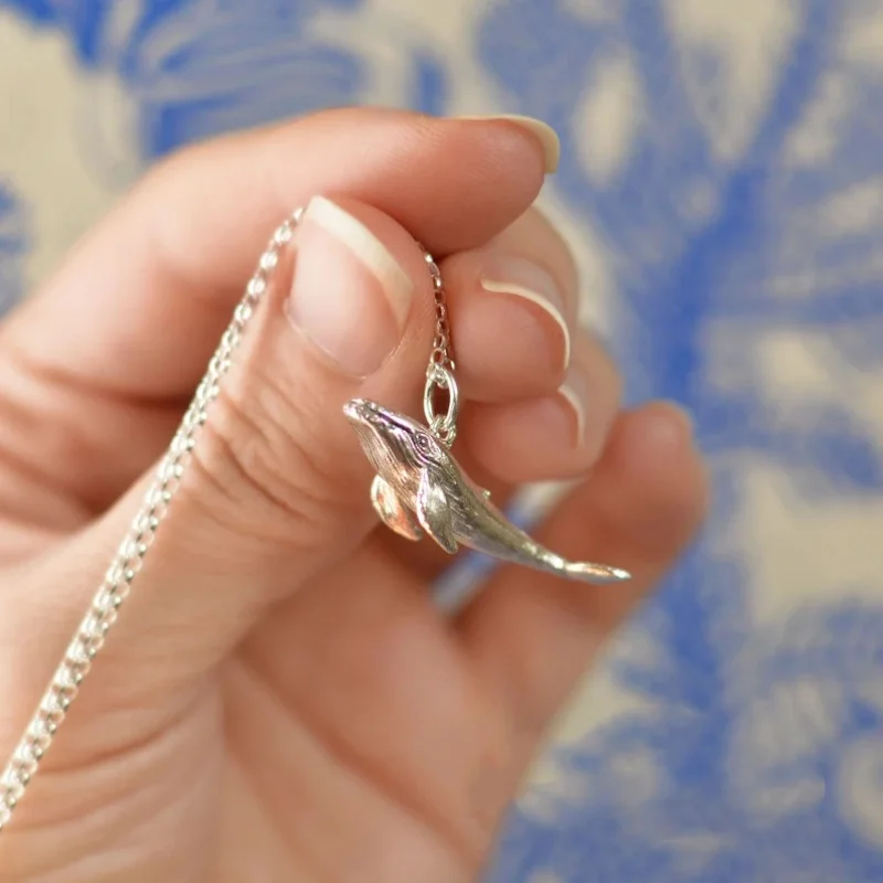 1 رائعة وبسيطة الحيوان البحري الحوت شخصية الموضة نمط معدن فضي اللون قلادة قلادة #2