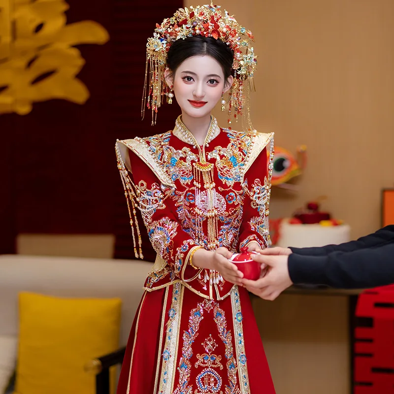 فستان Xiuhe المخملي 2025 فستان الزفاف الصيني الجديد Xiuhe فستان الزفاف حجم كبير الراقية تشيباو #2