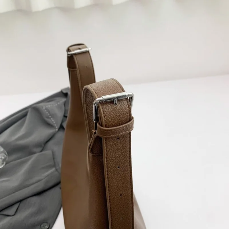 

Luxury Women's Hand Bags Made Of Premium Leather Boasting Trendy Vintage Design And High-End Look​