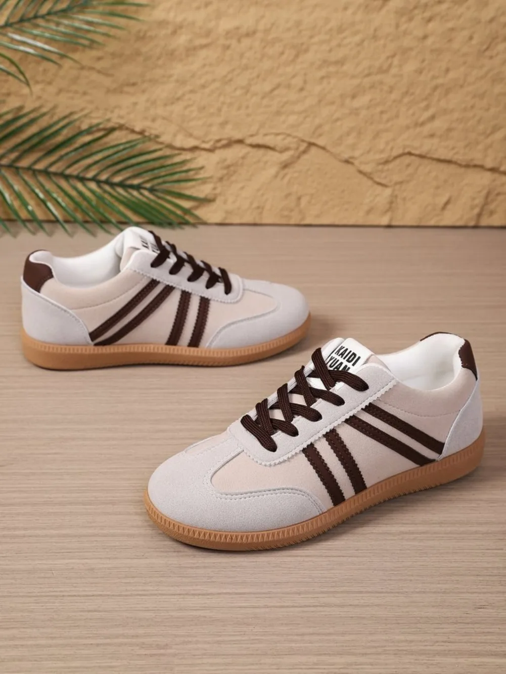 Leichte, bequeme Sneaker, modische, gestreifte Sportschuhe mit Schnürung, Damen-Freizeitschuhe, atmungsaktiv, niedrig geschnitten, mit Gummisohle. – Detail 8