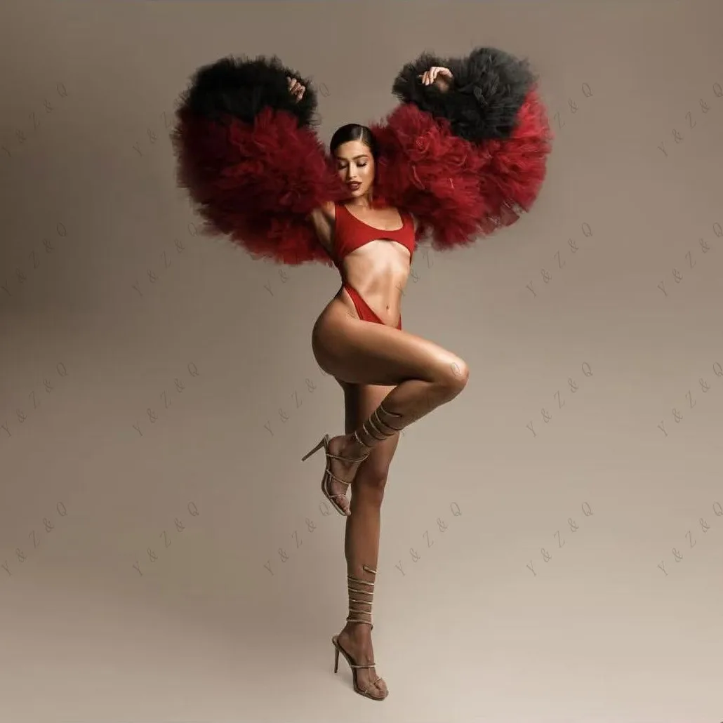 เสื้อคลุมผู้หญิงสีแดงดำผสมผสาน งานแฮนด์เมด แจ็คเก็ตสำหรับงานปาร์ตี้ แขนเสื้อแบบเลเยอร์ ทันสมัย ผ้าทูลหลากสี