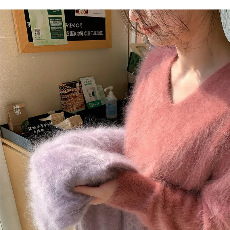 In the Evening, It's Foggy and Fluffy. 100% Cashmere Sweater Has a Feminine Atmosphere. It's a Fluffy Long-Sleeved Long-Haired L