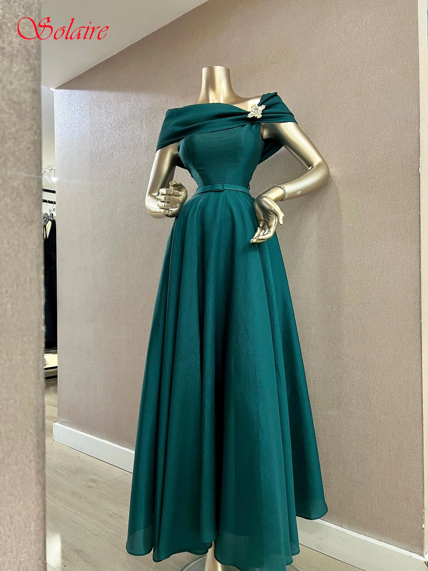 

Customized A-Line Boat Neck Elegant Formal Evening Dress and Delicate High Quality Celebrity Gowns Temperament Party Dress