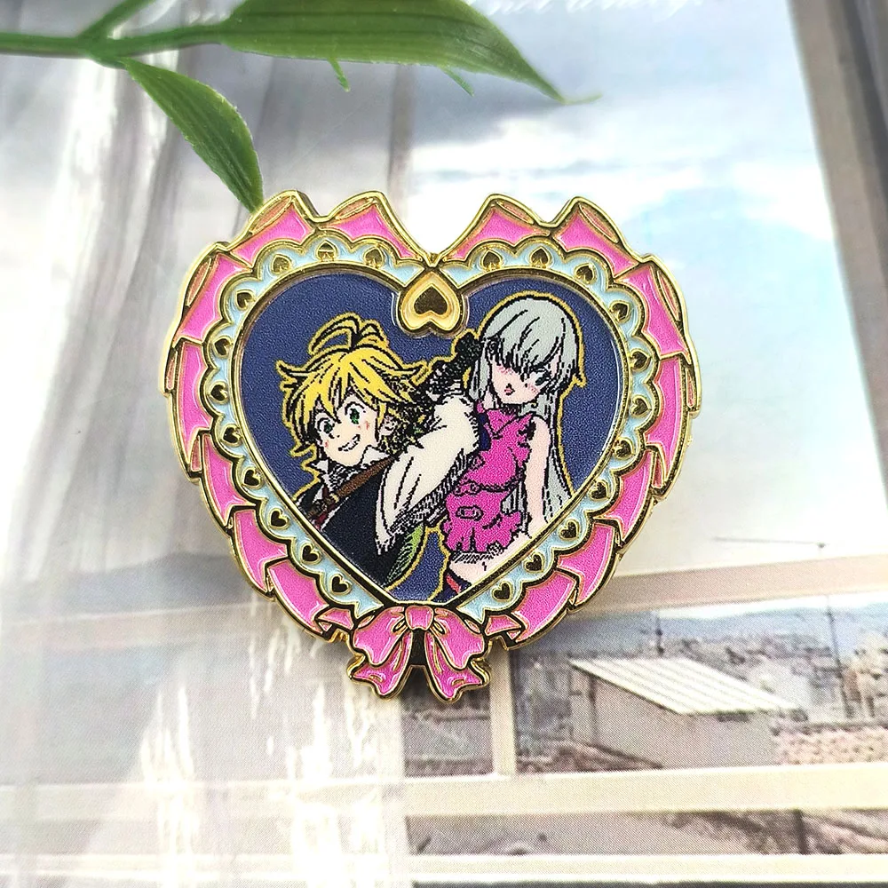 بروش الخطايا السبع المميتة شخصيات الرسوم المتحركة القوس على شكل قلب شارة زوجين ملحق التلبيب دبوس الديكور هدية