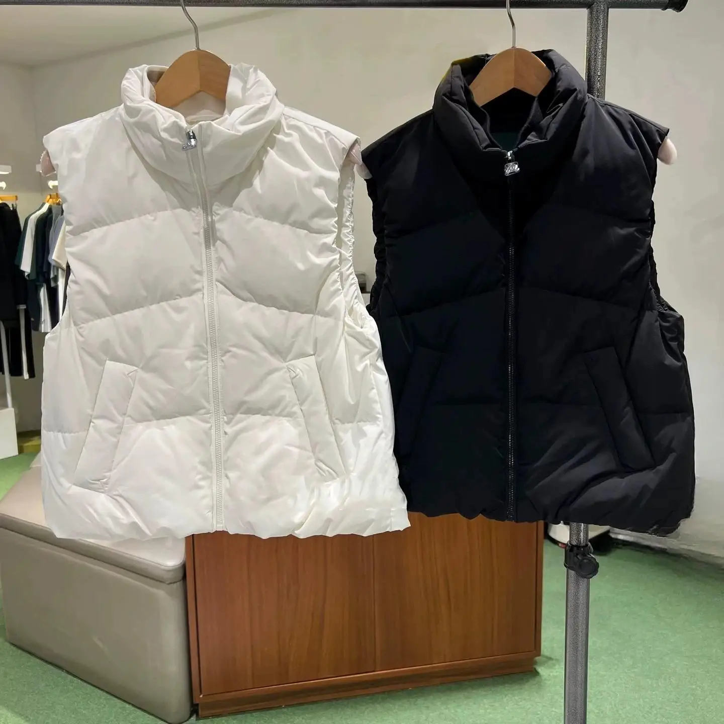 Winter New Women Golf Solid Stand Collar Padded Gilet Warm Sleeveless Vest Outdoor Sports Thermal Golf Top