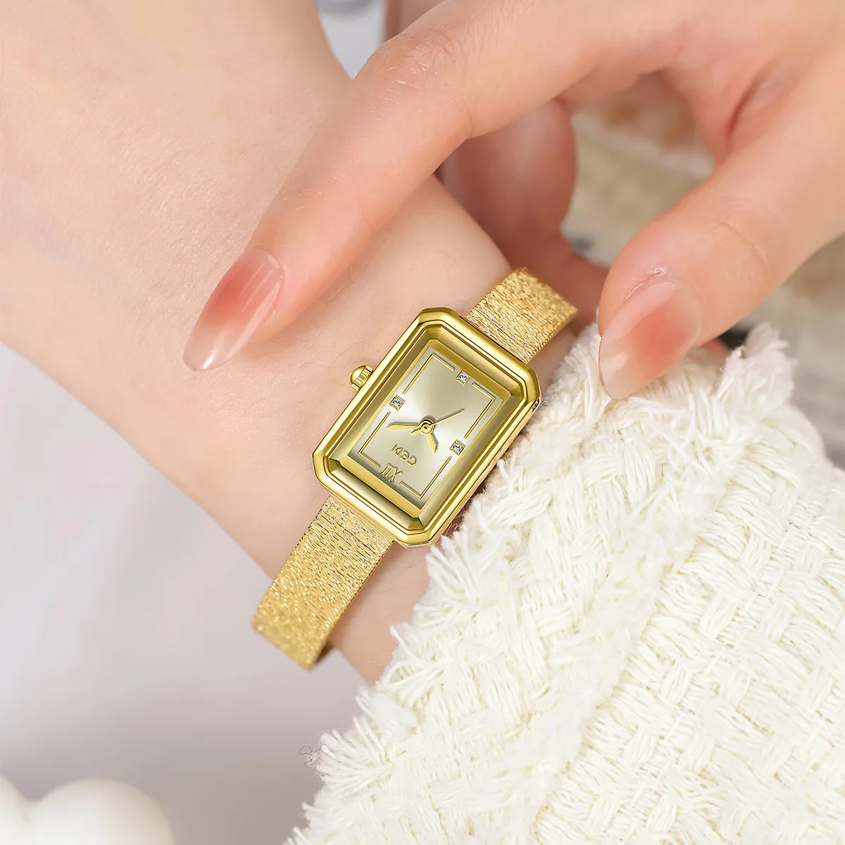 UTHAI 82015 CQ501 New High Beauty Small Square Student Watch Exquisite and High Grade Women's Watch Waterproof Quartz Watch