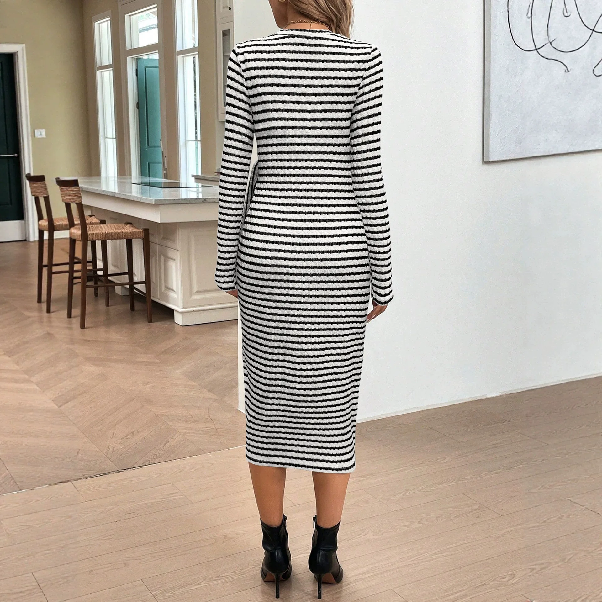 Run! And Autumn 1240; Season,1240; French-style Fixed Black And White Strip Long-sleeved Wrap Dress With A Bow Tie And Fatigue D