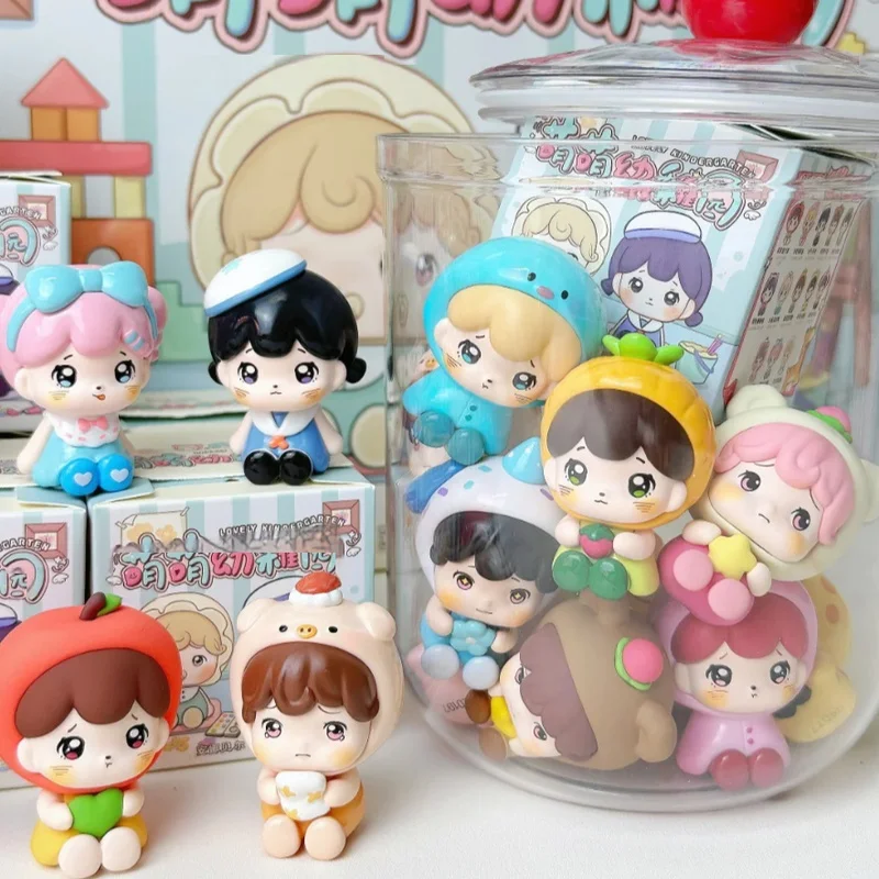 Annabel Lovely Seria Przedszkolaków Urocze Mini Ręcznie Robione Figurki w Zawartościach Niespodziankowych Blind Boxy Urocze Ozdoby na Biurko Zestaw Prezentowy z Zabawkami Niespodziankami