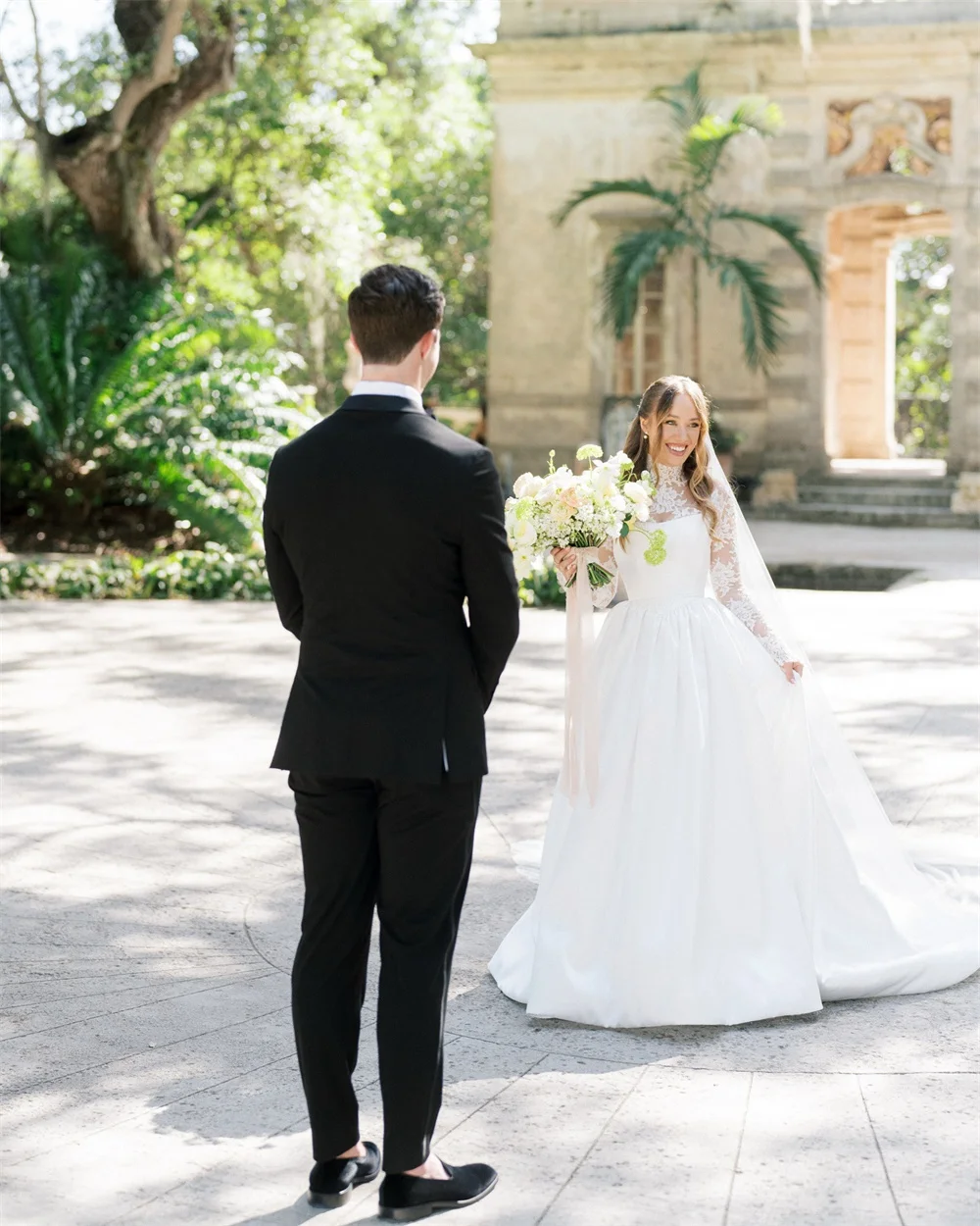 Vestido de novia de cuello alto blanco personalizado de Tokio, velo de novia con cremallera trasera de manga larga, cola de corte 2025, vestido de novia elegante de corte A