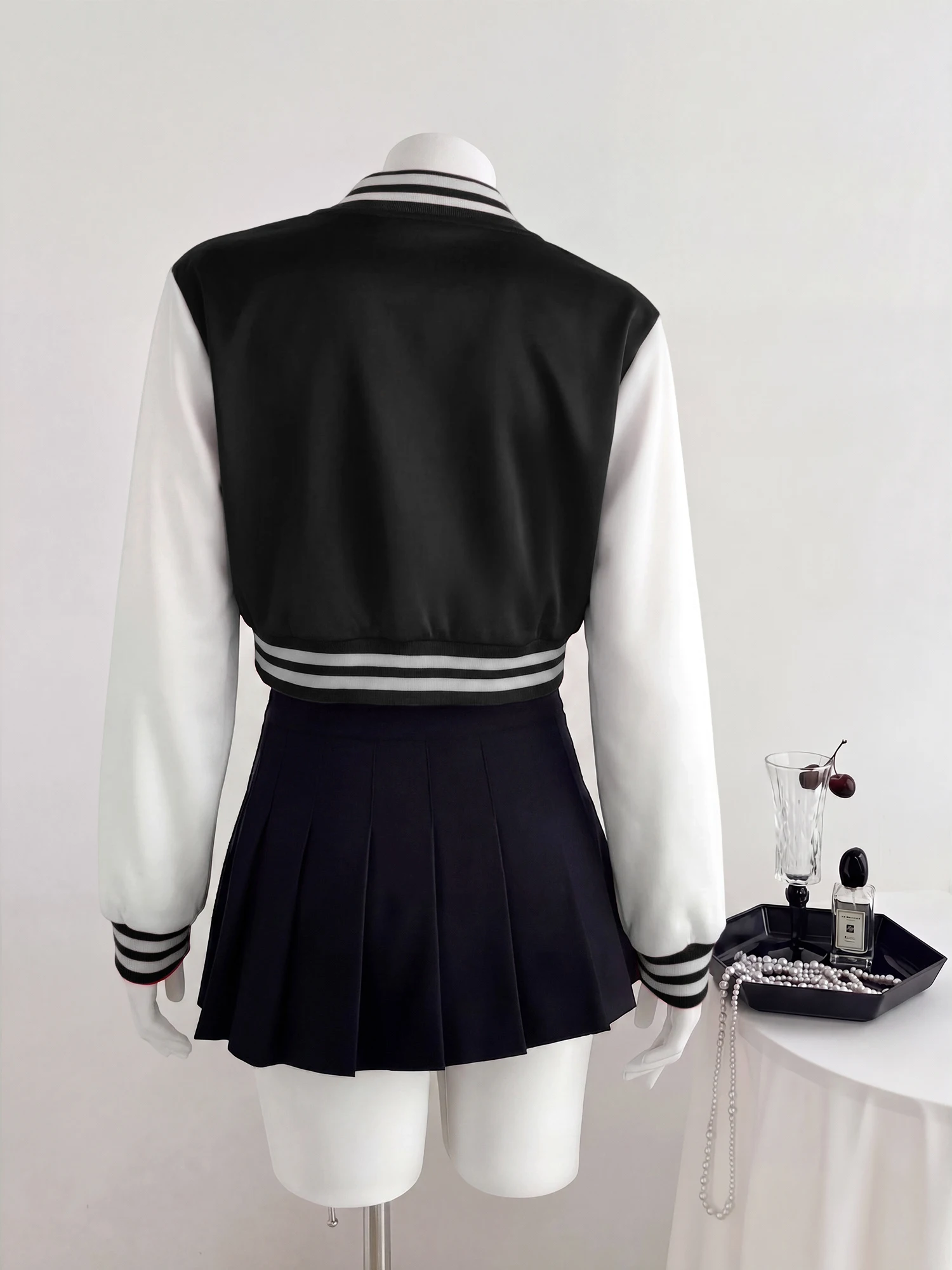 Women Y2K Cropped Varsity Jacket Color Block White Sleeve Baseball Coat Striped Collar Button Up Streetwear Casual Outerwear