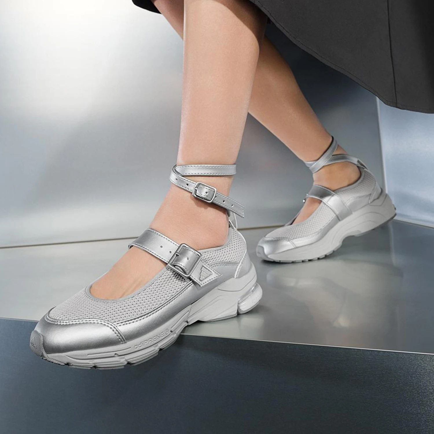 

Официальная оригинальная женская модная тенденция Adidas 2025 года, повседневная обувь с низким верхом JS4055