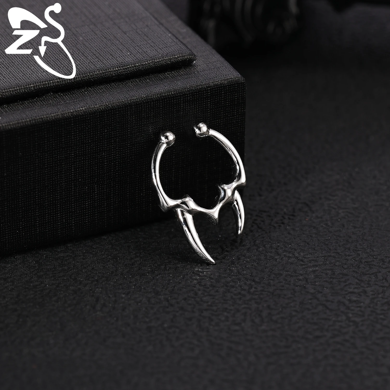 ZS 1 Piece Punk Stlye Fake Septum Ring For Men Women Irregular Nose Cuff Cyberpunk Non Piercing Clip On Nose Piercings Jewelry