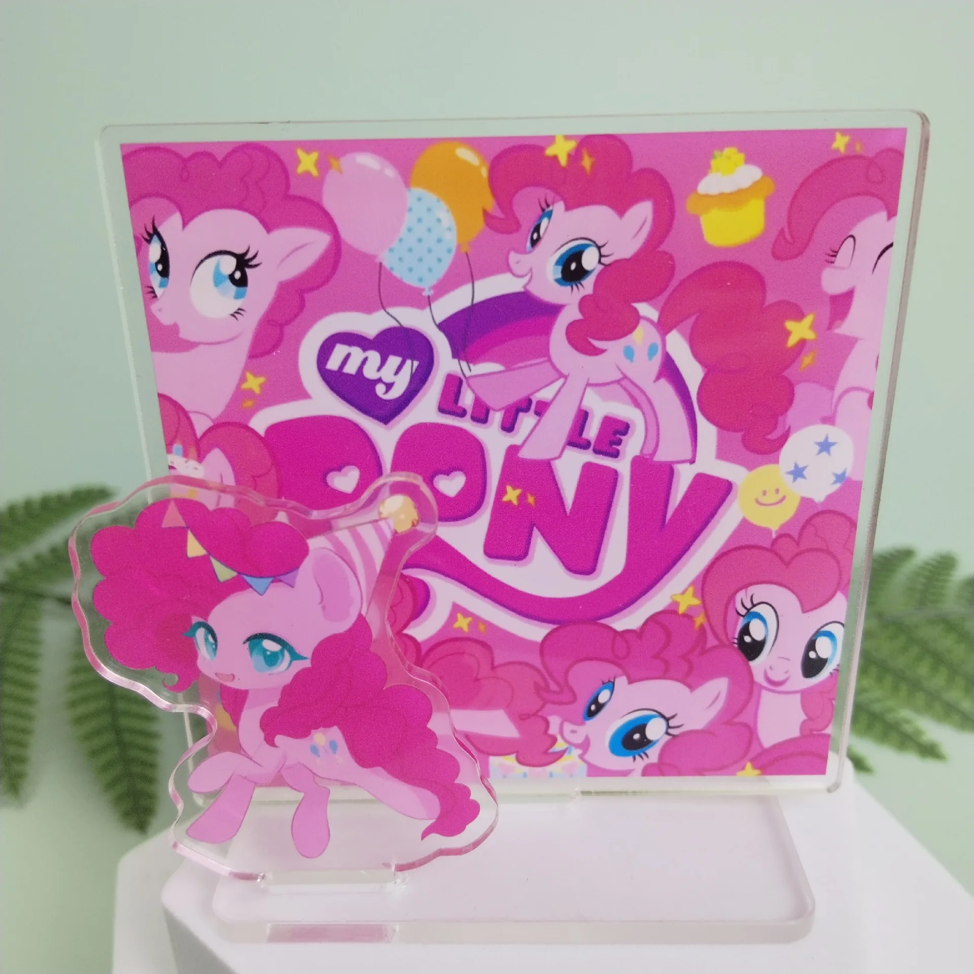 อะนิเมะ My Little Pony ขาตั้งอะคริลิคเกมแบบ DIY ปลั๊กคู่อุปกรณ์ต่อพ่วงที่มีชื่อเสียงเครื่องประดับตั้งโต๊ะรูปการ์ตูนสำหรับเด็กผู้หญิง