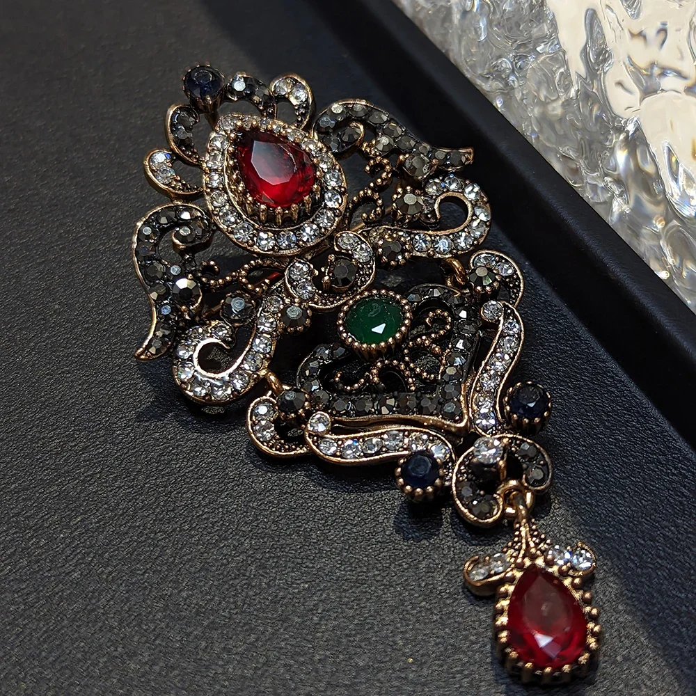 

AB/ Zinc alloy inlaid rhinestone vintage court style suit brooch women's jewelry.