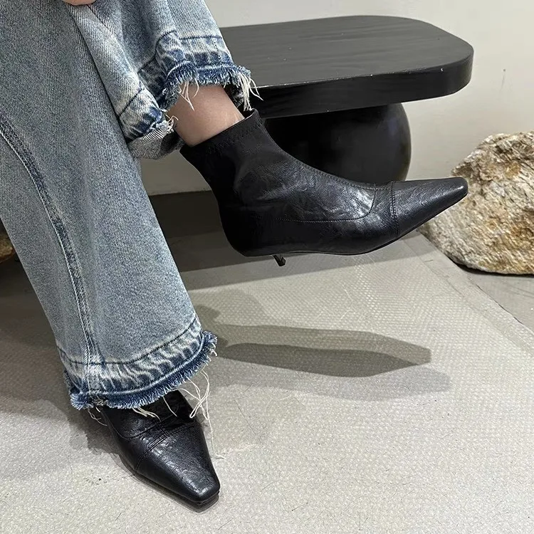 

Черные женские ботильоны на высоком каблуке с острым носком2025, осенние новые стильные кожаные туфли на шпильке с боковой молнией, универсальные