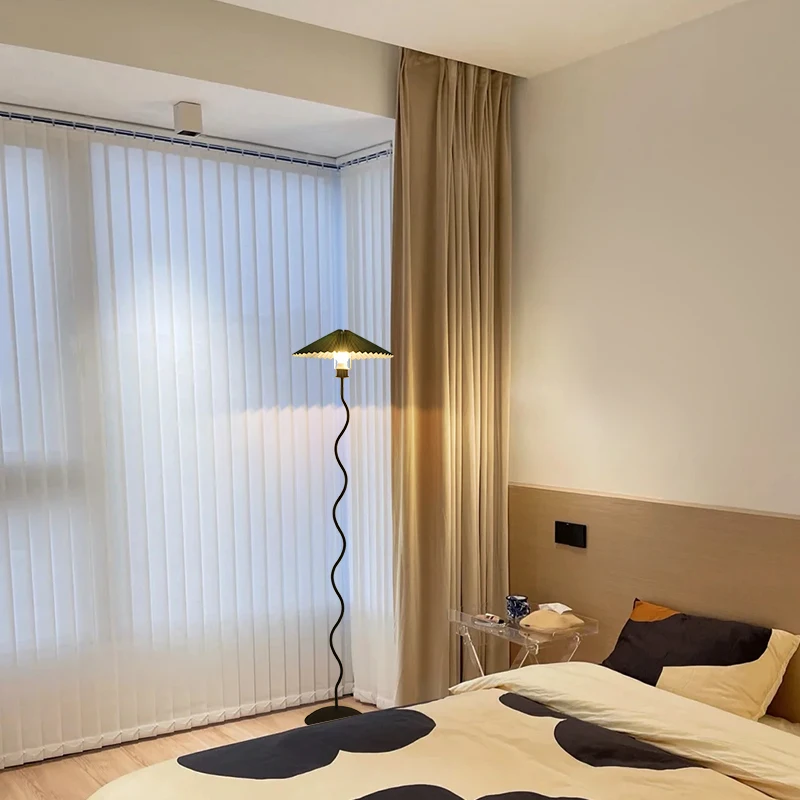 

Pleated Retro Japanese Style Floor Lamp Bedroom Internet Celebrity Ins Style Sofa Atmosphere Mid-Ancient Vertical Table Lamp