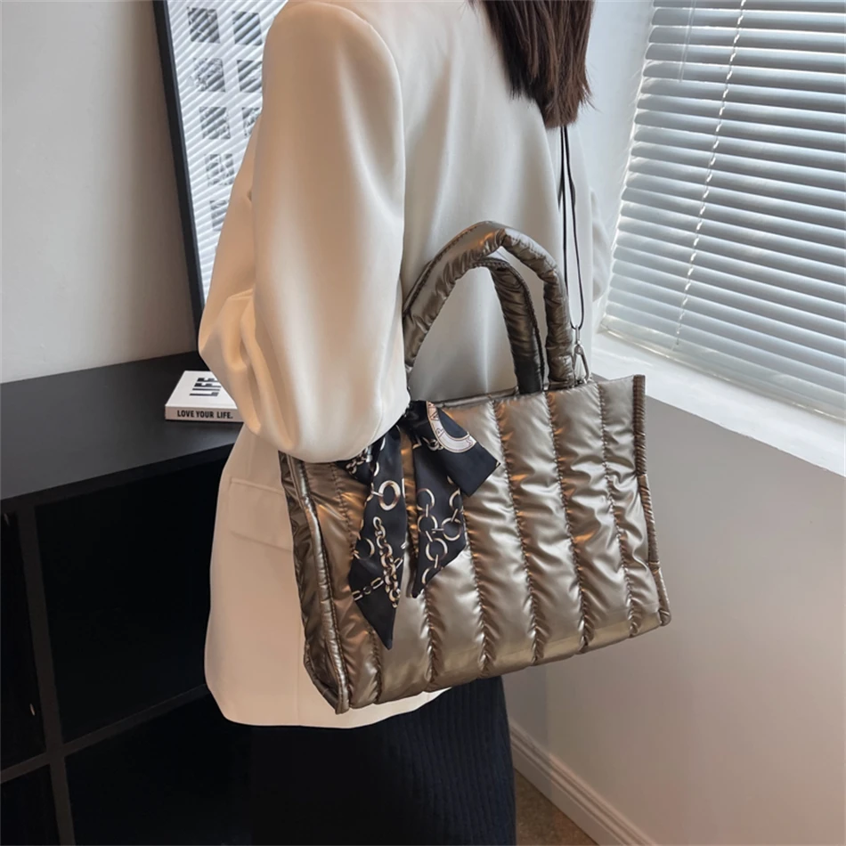 Elegante Damen-Tragetasche mit Seidenschal-Akzent, gesteppte Umhängetaschen für Damen, lässig, einfarbig, gepolstert, Damen-Umhängetasche – Detail 7