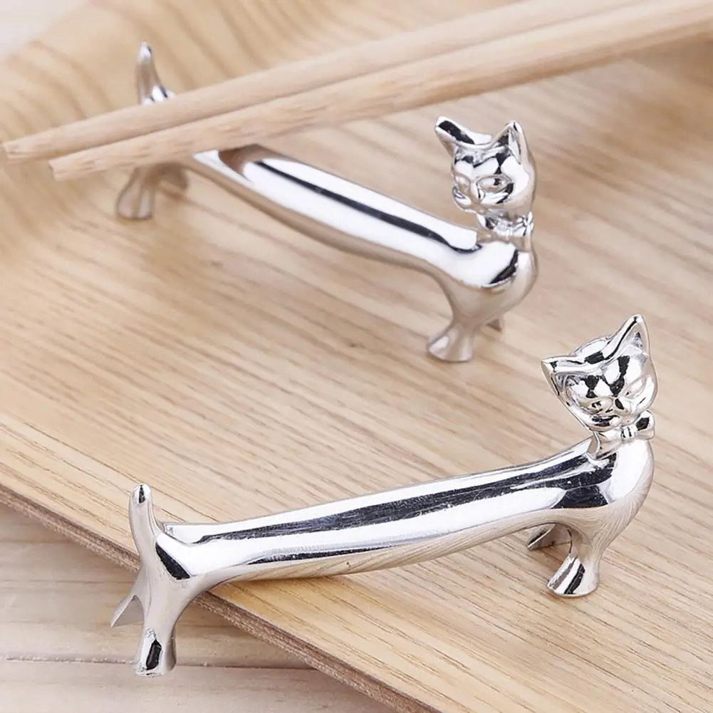 

Fork Rest Strong Easy to Clean Cat Design Decorative Anti-slip Zinc Alloy Dishwasher Safe Chopsticks Holder for Dining Table