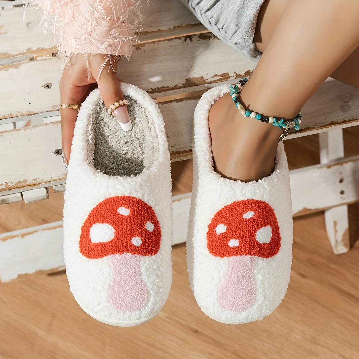 Women Cute Mushroom Pattern House Slippers Warm Plush Closed Toe Round Toe Fuzzy Home Slides