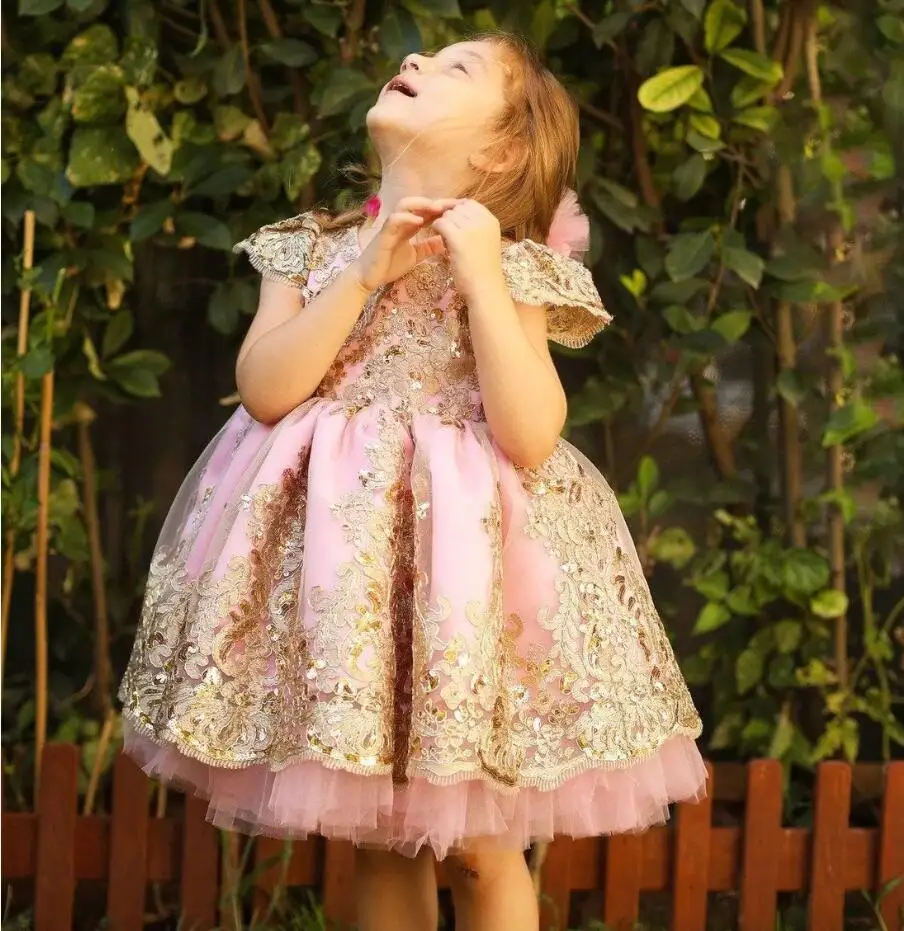 Rosa Satin Blumen mädchen Kleid für Hochzeit Gold Spitze O-Ausschnitt Tüll geschwollen mit Bogen Kinder Weihnachten Geburtstags feier Festzug Ballkleid