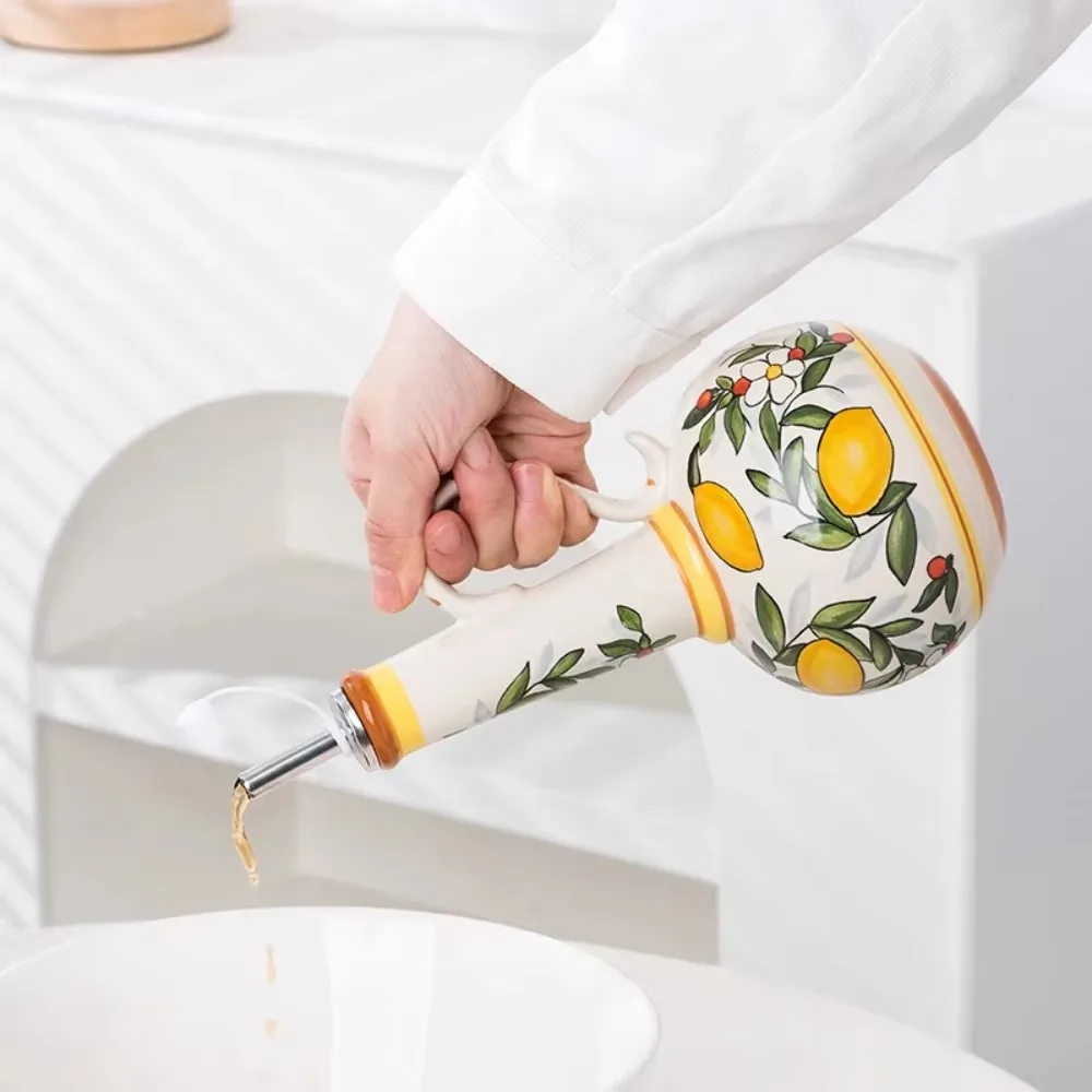 European-style Olive Oil Dispenser Ceramic with Dust Lid Oil Pot Under-glazed Refillable Soy Sauce Bottle Restaurant