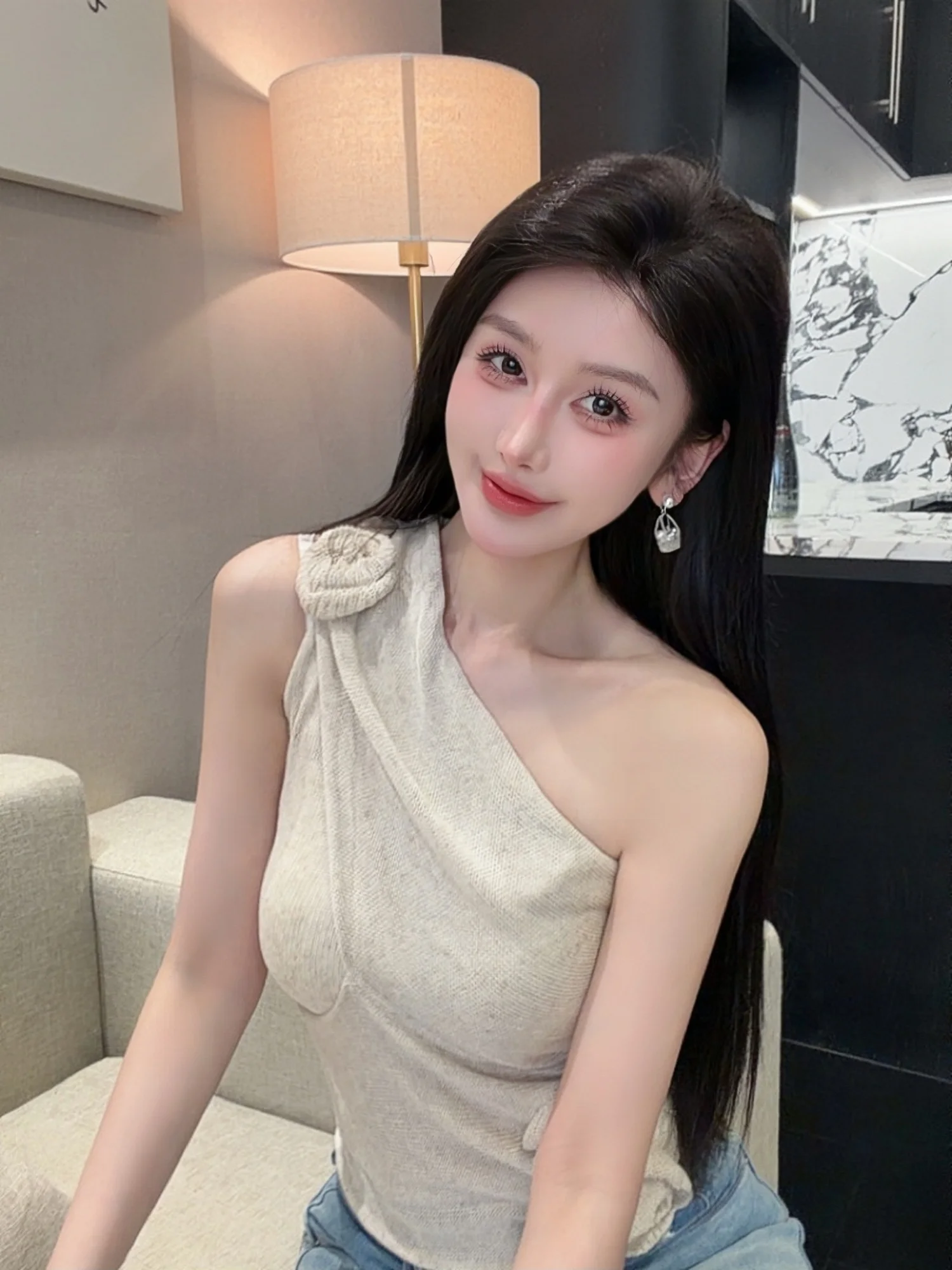 

Mao Ni North Basin Keiko Chilled 3D Flower Single Shoulder Knitted Top Ladies Fashion Rylee Pure Color College Style Long Sleeve