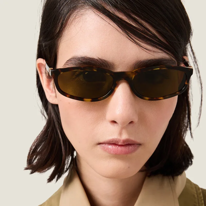 Hiking 4 Stück modische, schlichte, ovale Anti-Licht-Brillen mit kleinem Rahmen für Damen, Marken-Designer-Brillen, vielseitige Sonnenschutzbrillen für den täglichen Gebrauch