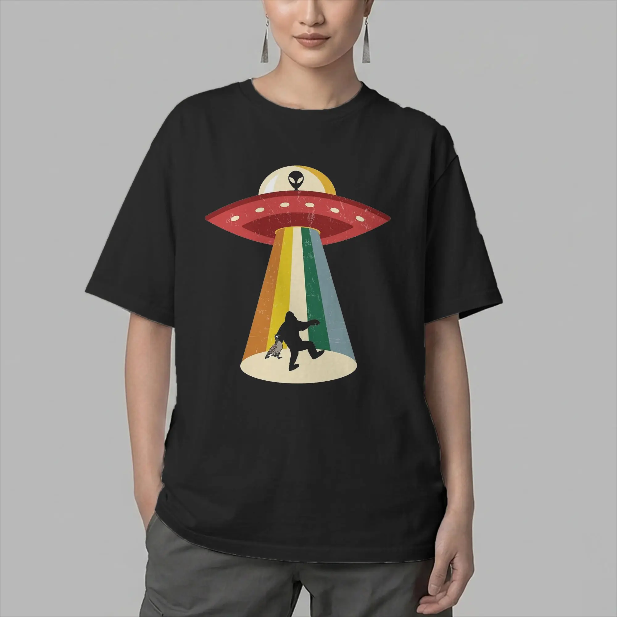 Bigfoot Carrying Canadian Goose T Shirts for Men Pure Cotton Vintage T-Shirt O Neck Hunter Alien Tees Short Sleeve