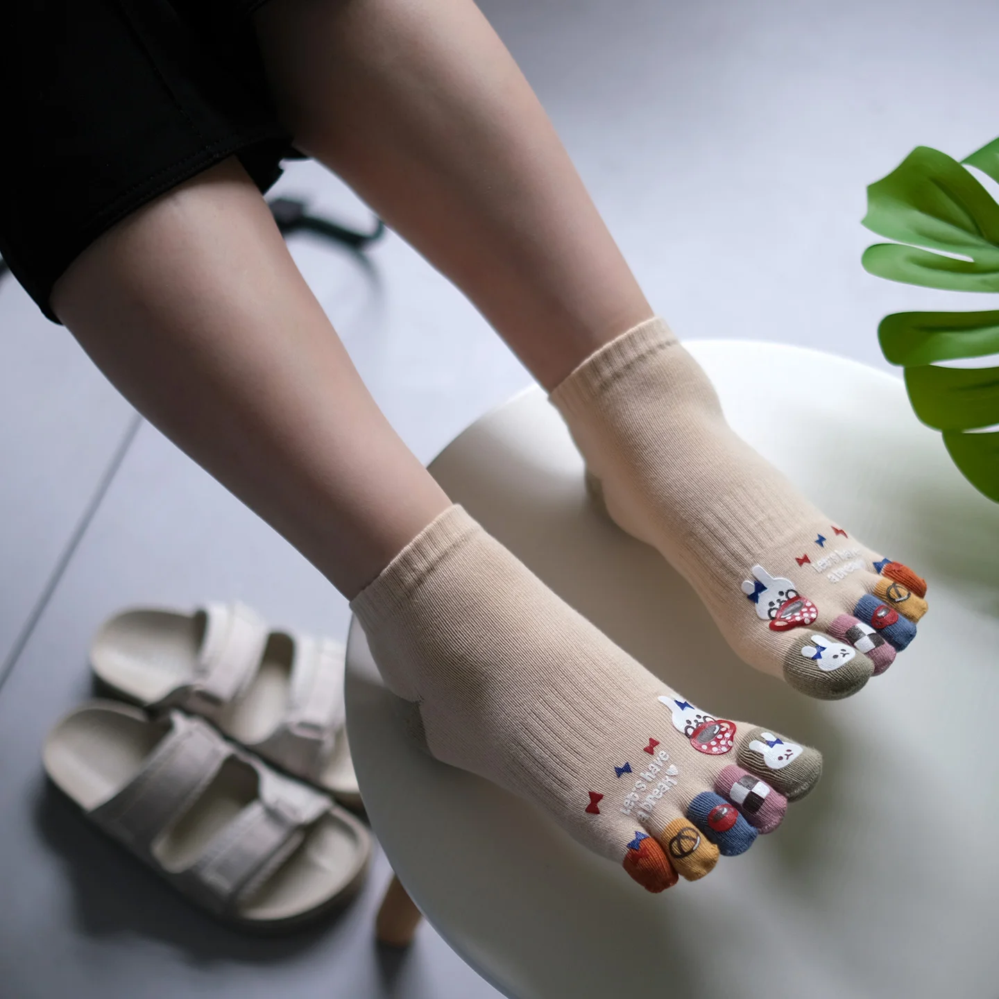 Cartoon Five-Toe Socks for Women, Short Cotton Socks with Anti-Odor Properties, Cute Seamless Split-Toe Socks with Heel image 4