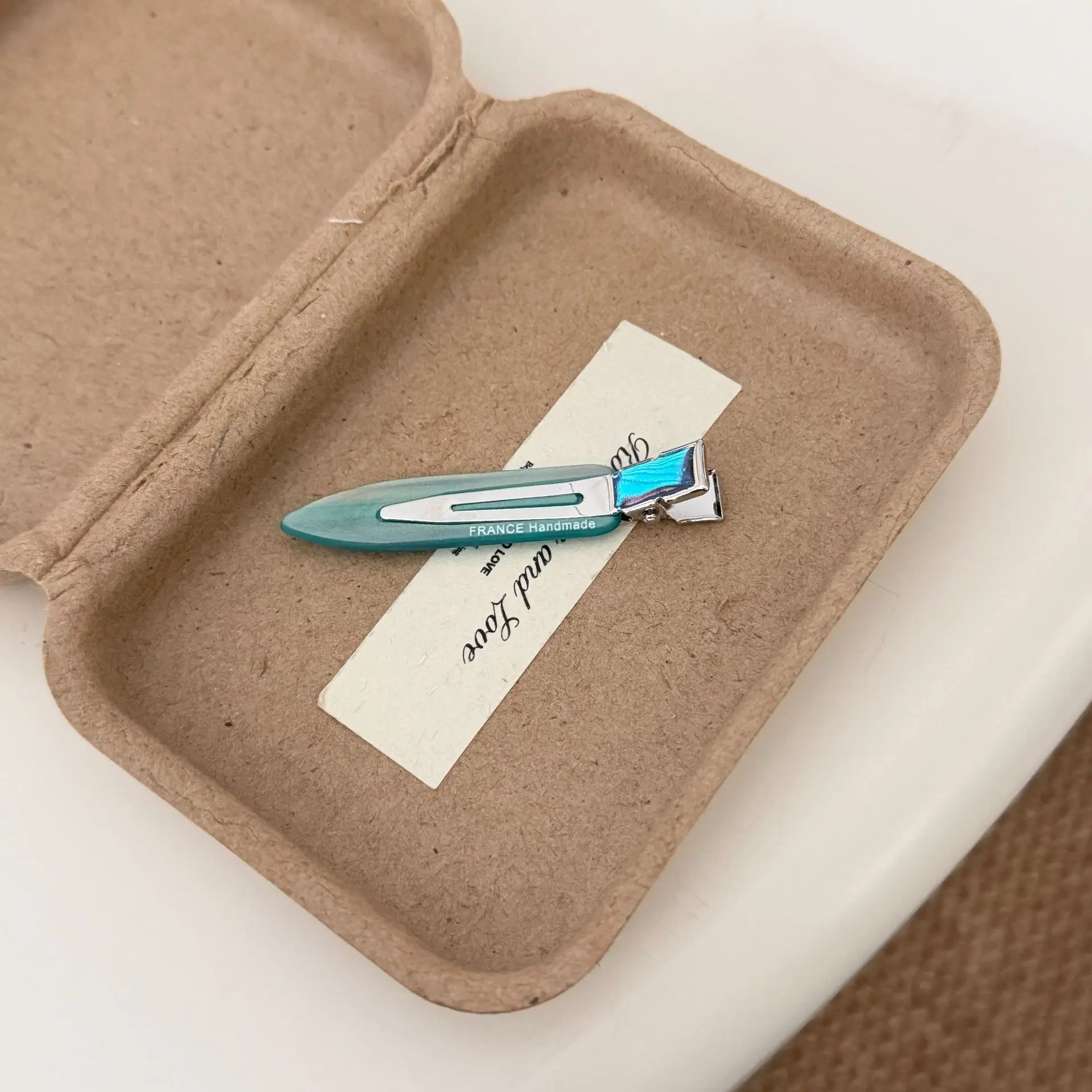 

Korean-Style Basic Minimalist Seamless Hair Clip – Versatile Side-Swept Bang Clip – Fashionable Hair Accessory for Women