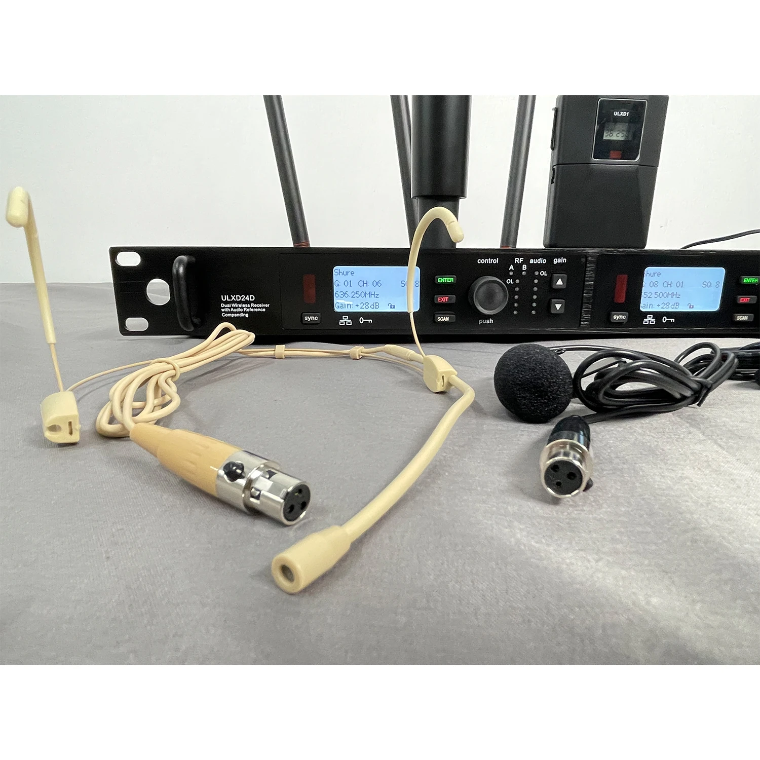 ULXD24D Microfono wireless professionale a 2 canali con microfono auricolare Beta58A per spettacoli teatrali