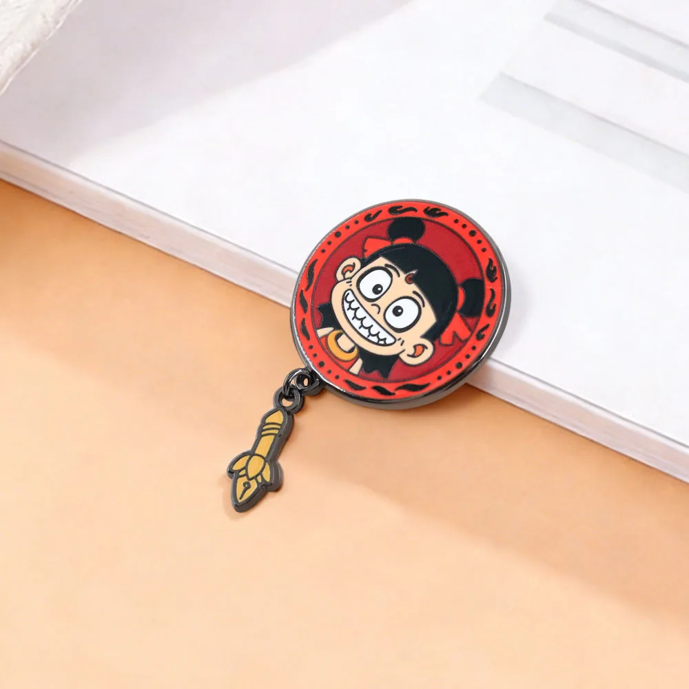 Anime Nezha-Themenbrosche, Doppel-Maruko-Kopf-Abzeichen, Anhänger in Form einer Feuerspeer, Anstecknadel, Cartoon-Figur, Zubehör, Geschenk. – Detail 5