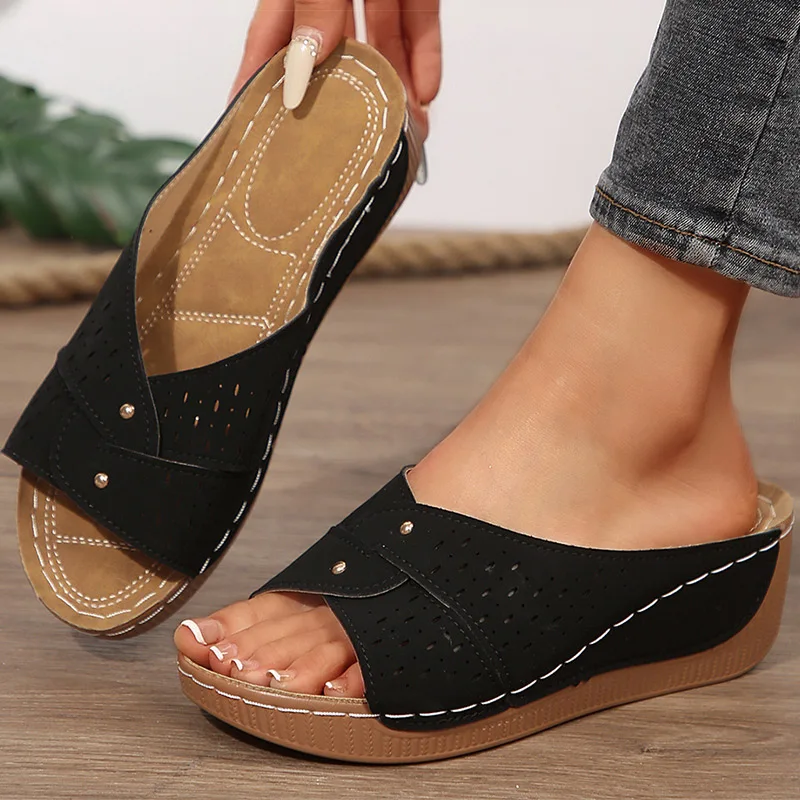 صنادل نسائية لعام 2025 صنادل بكعب عريض للصيف أحذية نسائية شباشب بكعب خفيف أحذية صيفية للأطفال Sandalias