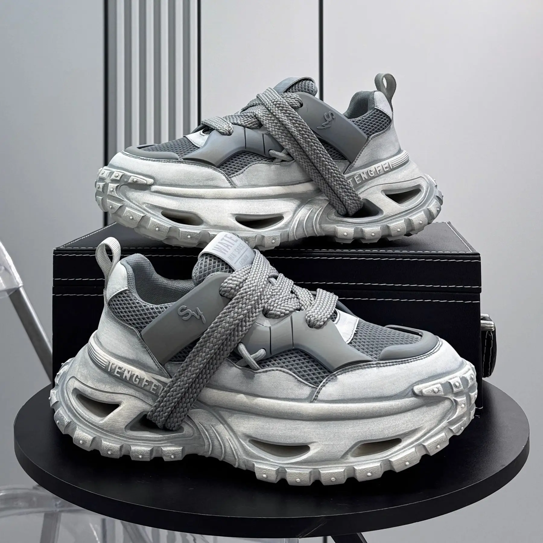 

Белые туфли для папы 2025 года, популярные спортивные дышащие мужские туфли с сеткой