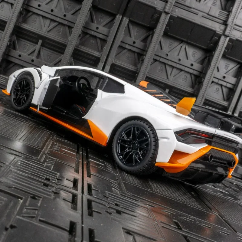 Modello di auto in lega Huracan STO 1:24 Il giocattolo di auto super sportiva ha funzioni di suono e illuminazione simulate, dettagli ricchi, pregevole fattura
