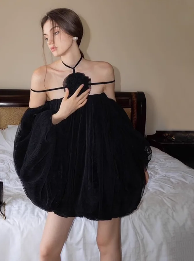 フランス風の成熟した洗練されたプリーツメッシュパッチワーク花柄ホルターネックドレス、女性用、セクシーなオフショルダールーズミニスカート