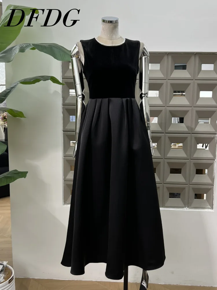 DFDG 2025 فستان نسائي ريترو مخملي لربيع وصيف غير متماثل مرقع رقبة مستديرة بدون أكمام بحزام خصر فستان باري متدفق