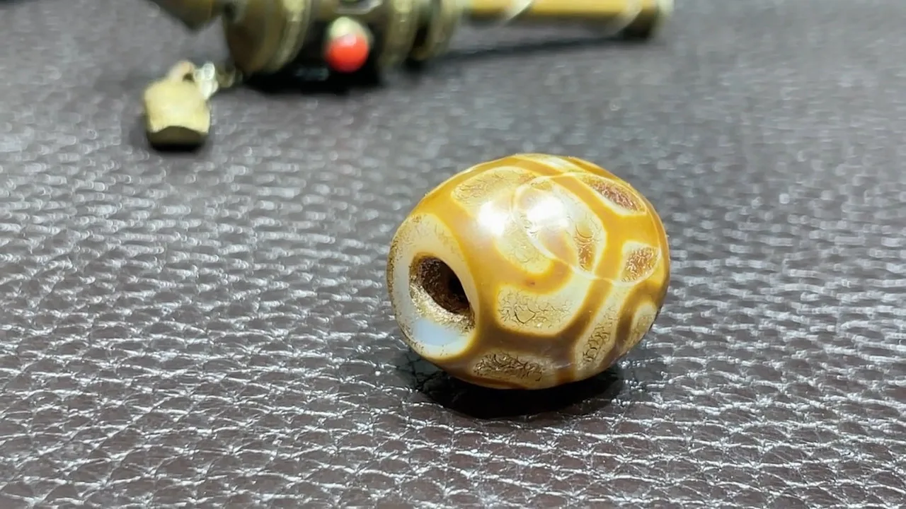 Tibetan Nepalese Himalayan Ancient agate Old Dzi Talisman 6 eye Bead Amulet 2