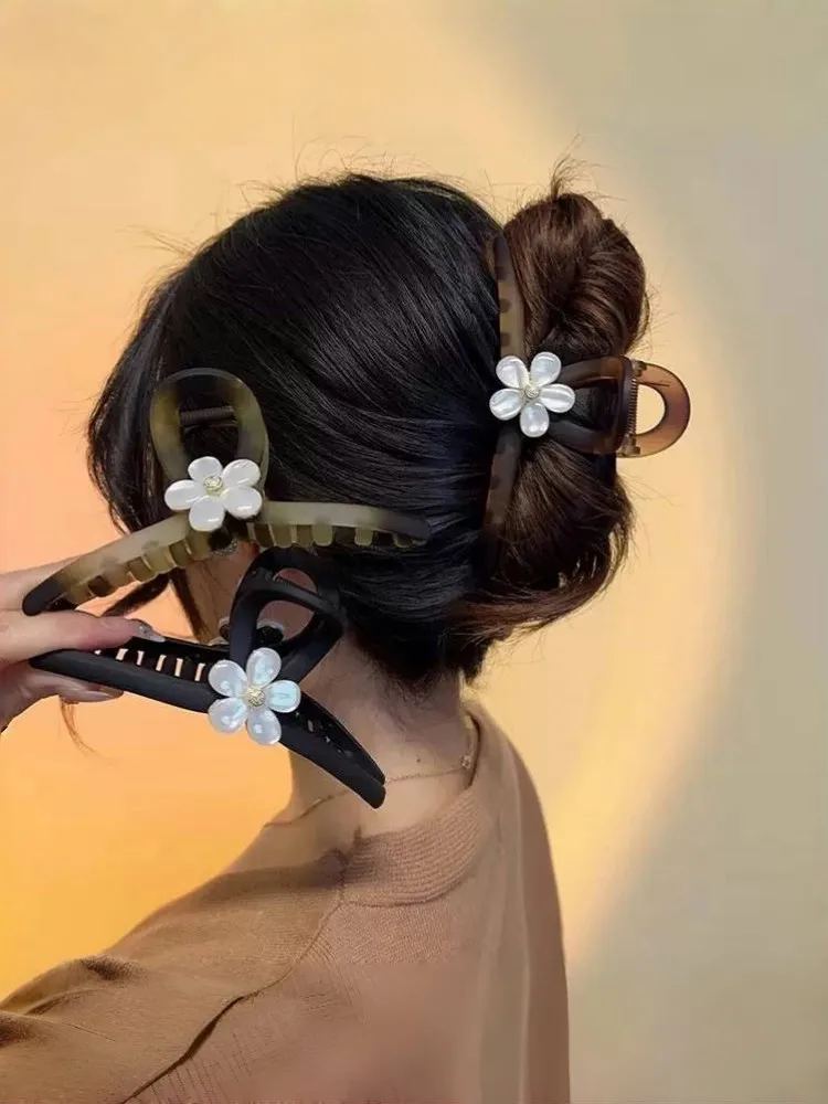 Hochwertige, mattierte Haarspange mit Blumenrücken des Kopfes für Frauen – Detail 1