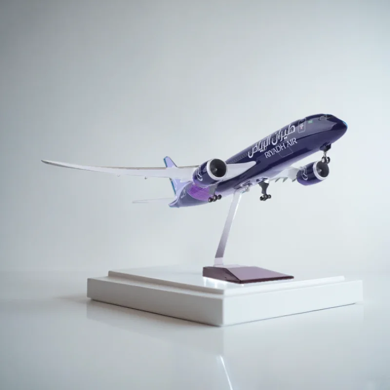 1:130 Scale Model Plane 43cm Riyadh Airways B787 Resin Aircraft Diecast With Wheels Landing Gear Boys Souvenir Static Decoration