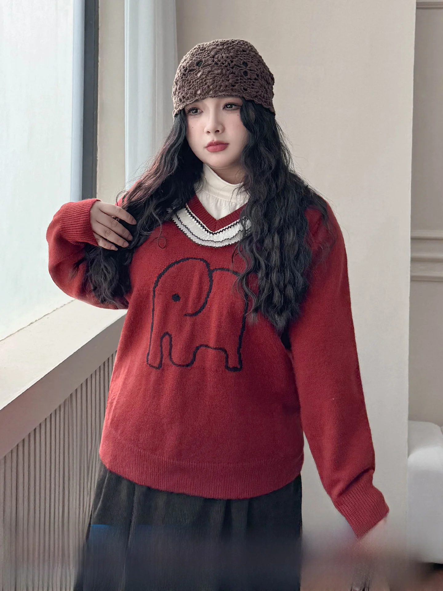 

Милый женский свитер большого размера с v-образным вырезом и вышивкой животных, теплый вязаный осенне-зимний модный повседневный свитер для поездок на работу