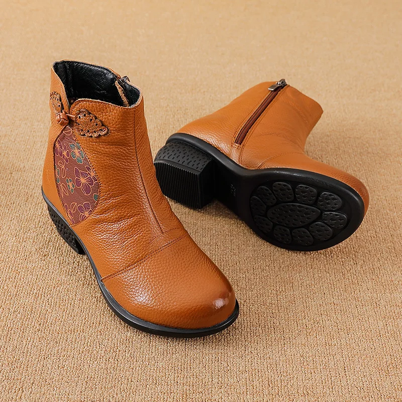 

Женские зимние теплые короткие плюшевые туфли для женщин, ботинки из натуральной кожи, женские бохо на низком каблуке, новые винтажные ботильоны, большой размер 42.