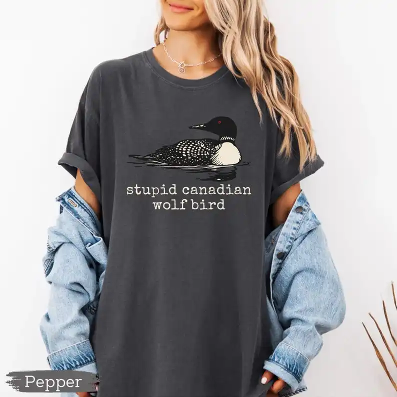 Comfort Colors Stupid Canadian Wolf Bird Shirt, verwarmd rivaliteitsshirt, hockeyfanshirt Gay Sportshirt, teamgeest grafisch ontwerp