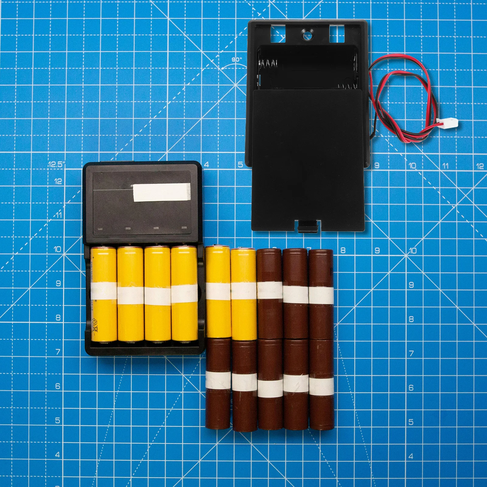 Cassetta di sicurezza Portabatterie per batterie AA Sostituzione in plastica all'interno della cassetta di sicurezza Organizzatore di archiviazione durevole e sicuro